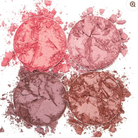 Beauty Bakerie Cotton Candy Champagne Blush
Palette 4 rosé flushed shades - Picture 6 of 9